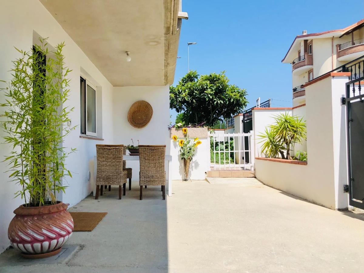 Blue Apricot Apartment Con Jacuzzi Montesilvano Marina Екстериор снимка