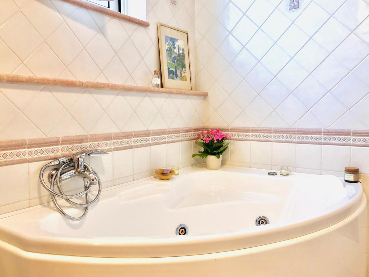 Blue Apricot Apartment Con Jacuzzi Montesilvano Marina Екстериор снимка