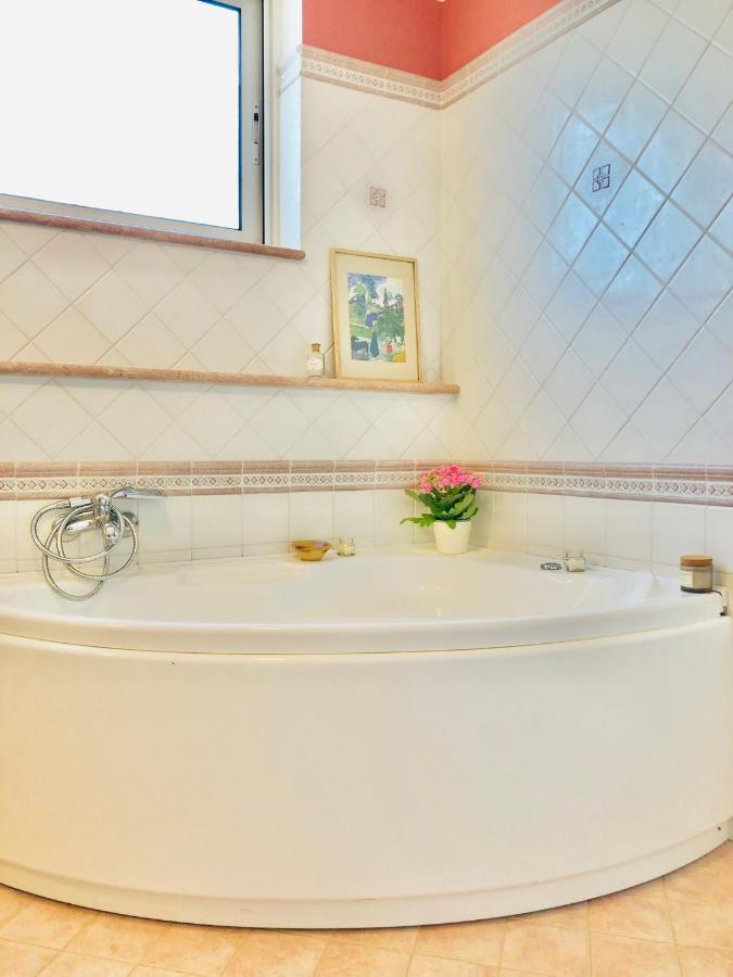 Blue Apricot Apartment Con Jacuzzi Montesilvano Marina Екстериор снимка