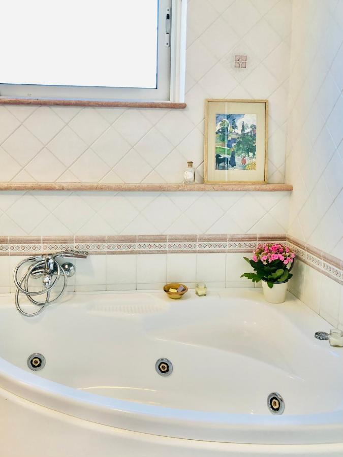 Blue Apricot Apartment Con Jacuzzi Montesilvano Marina Екстериор снимка