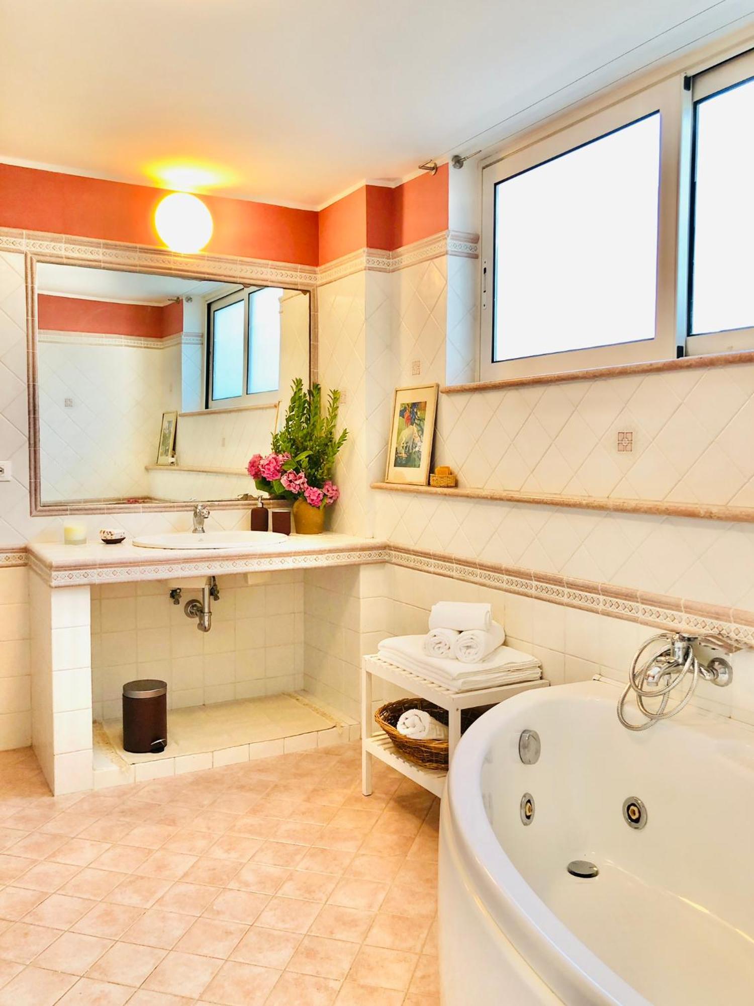 Blue Apricot Apartment Con Jacuzzi Montesilvano Marina Екстериор снимка