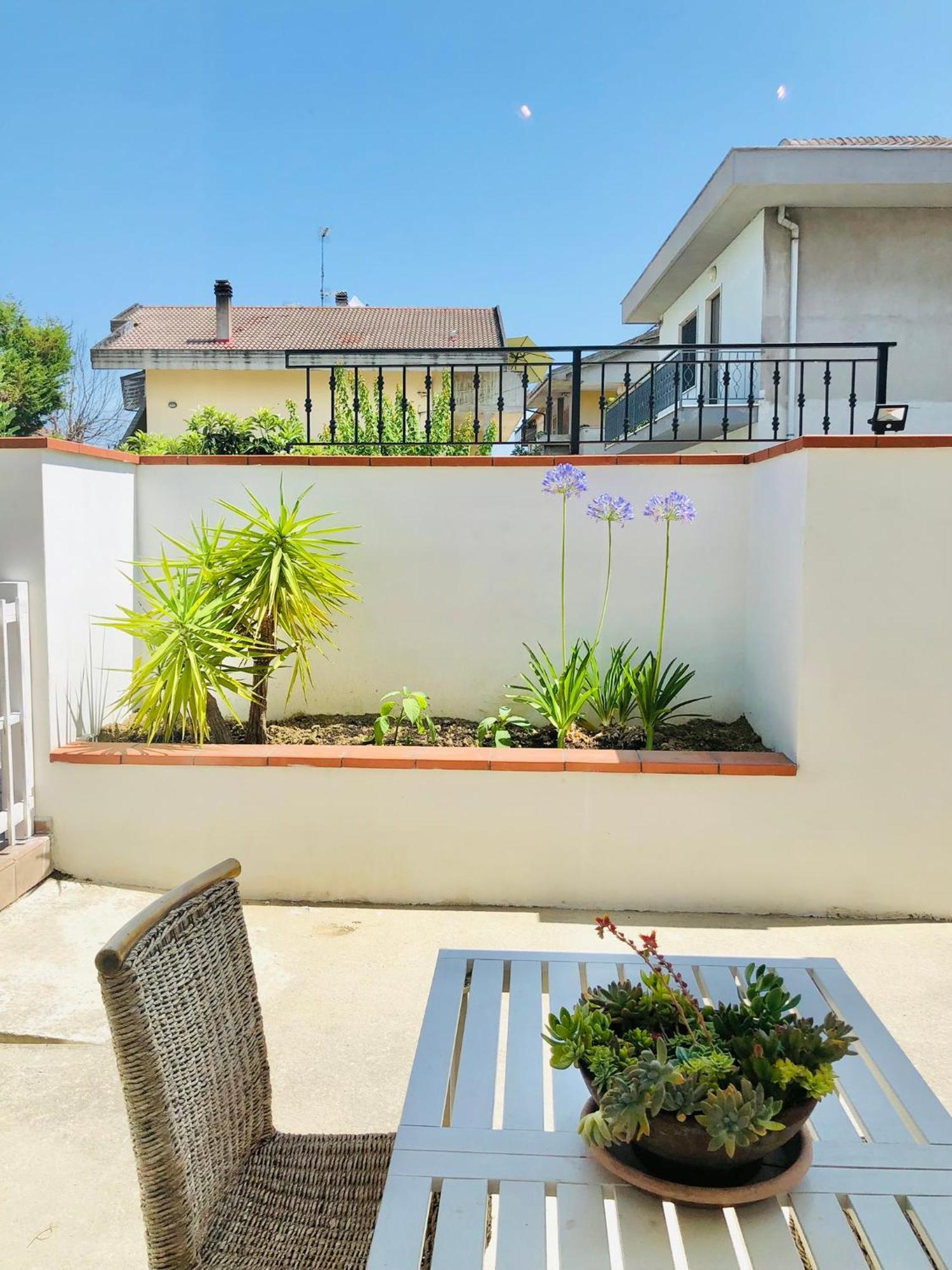 Blue Apricot Apartment Con Jacuzzi Montesilvano Marina Екстериор снимка